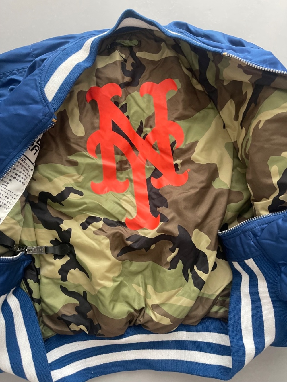 New Era New York Mets MA-1 Bomber Jacket Blue Reversible Camo MLB Full Zip - Picture 6 of 16